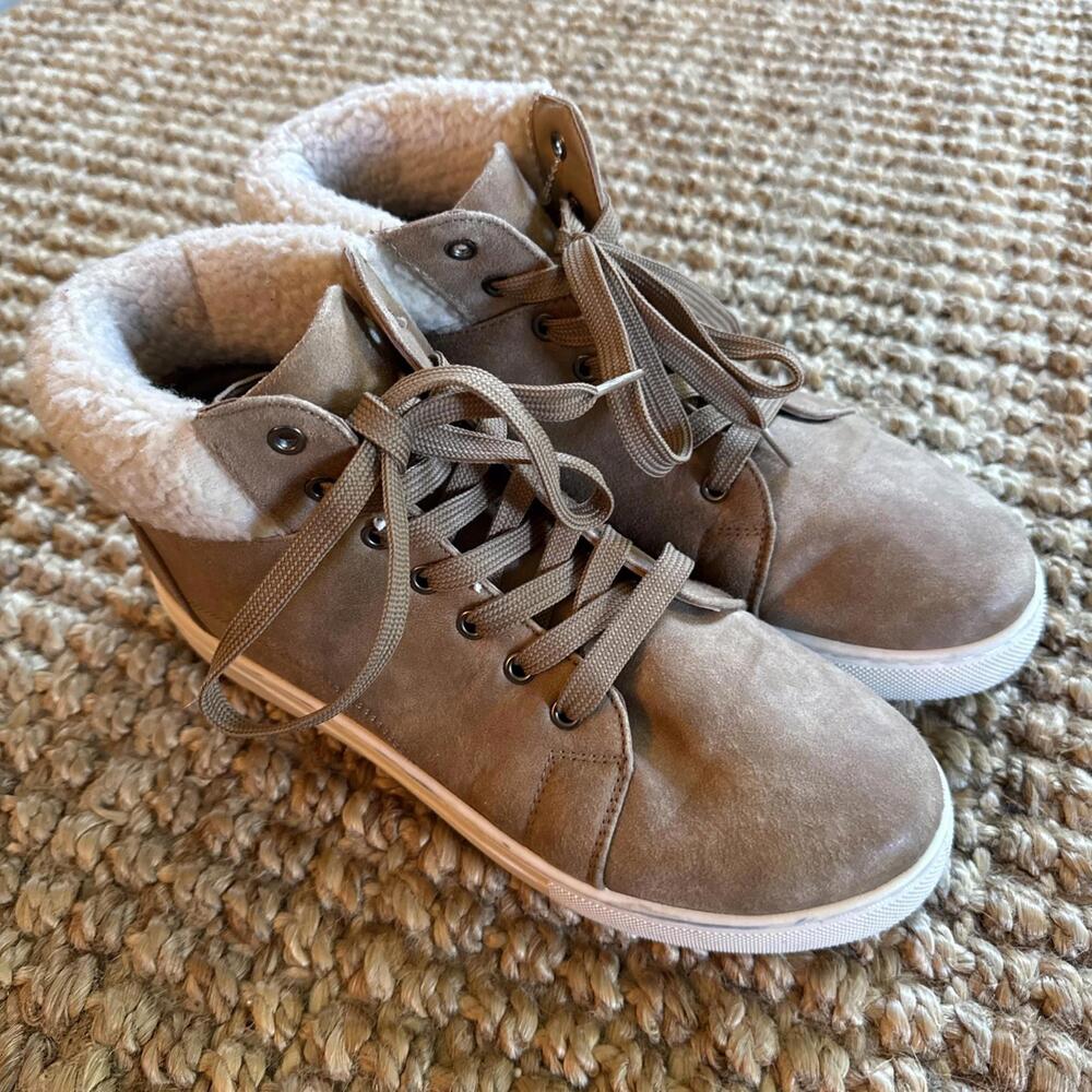 White Mountain women’s Boots Brown. B2